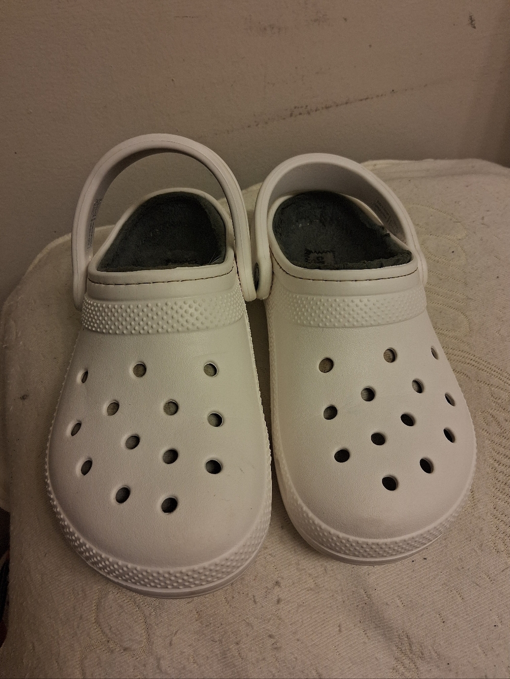 Unisex CROCS White Slip-On Clog Shoes - Lightweight Comfort Men Sz 7, Women 9